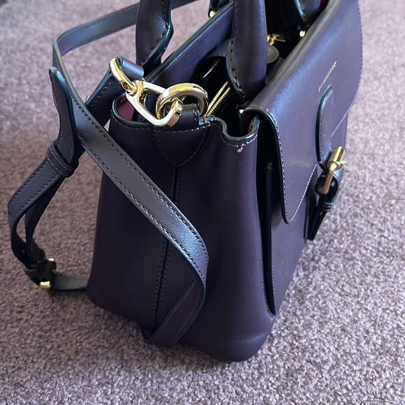 BURBERRY
Smooth Bonded Calfskin Small Saddle Tote plum - Picture 3 of 8